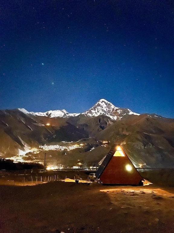 Alone Cottage Kazbegi Exterior photo