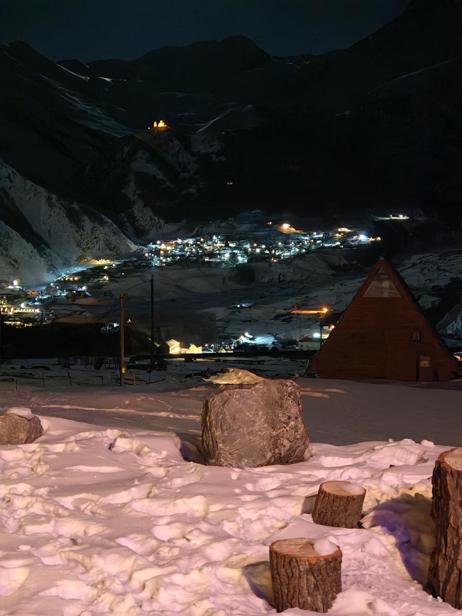 Alone Cottage Kazbegi Exterior photo